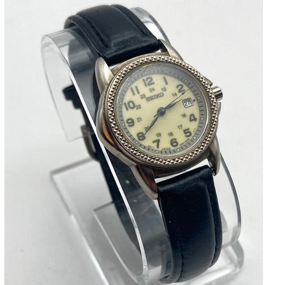 VTG Seiko Women\'s Luminous Field Watch 27mm - New Battery - Adjustable - WR main image 9